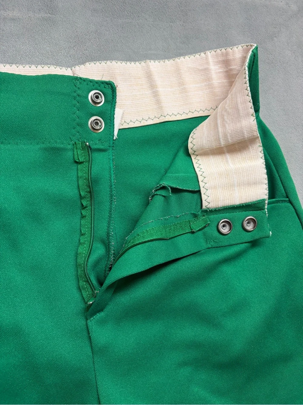 VTG BIKE Athletic C900 Shorts Mens M Green USA Made 80s Coach Gym Polyester Snap